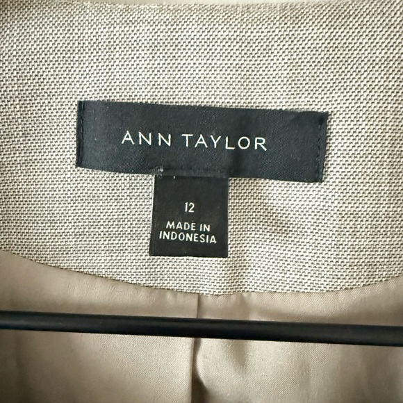 Ann Taylor Collarless Blazer with Hidden Button in Crosshatch Beige Size 12 - Picture 6 of 6